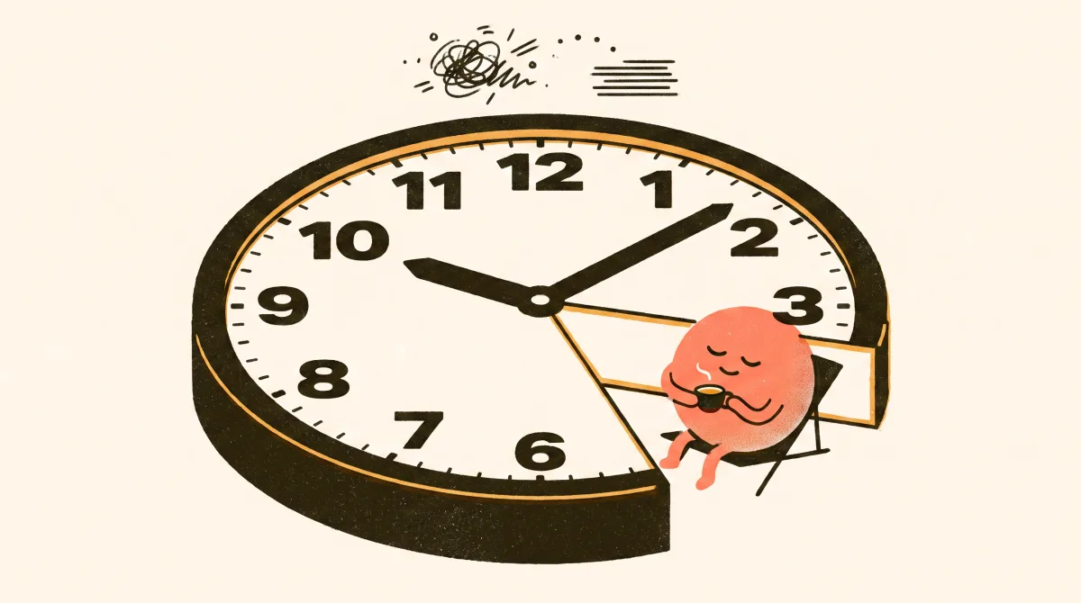 איור: שעון ענק שממנו נחתכה פרוסה כמו עוגה, לומי נחה בתוך הפתח על כיסא נוח עם כוס תה, ומעל השעון קשקושים מסתדרים לערימה מסודרת